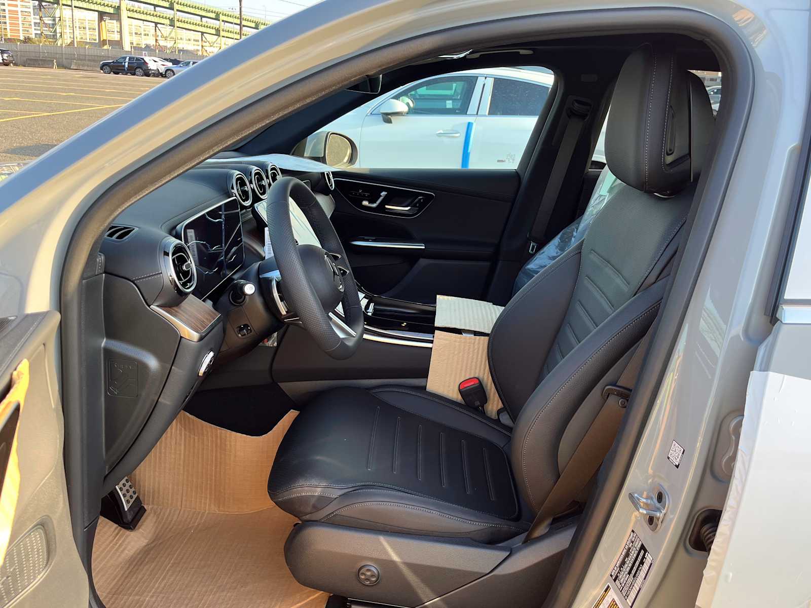 new 2025 Mercedes-Benz GLC 300 car