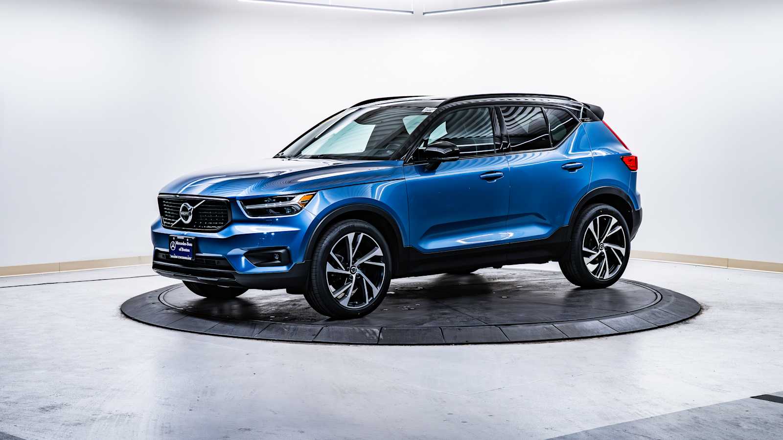 used 2020 Volvo XC40 car, priced at $15,945