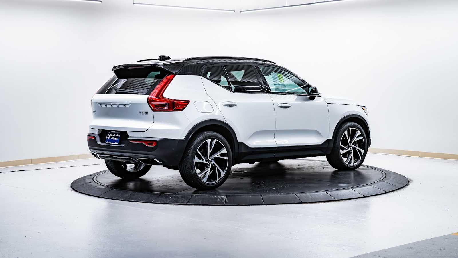 used 2020 Volvo XC40 car, priced at $25,713