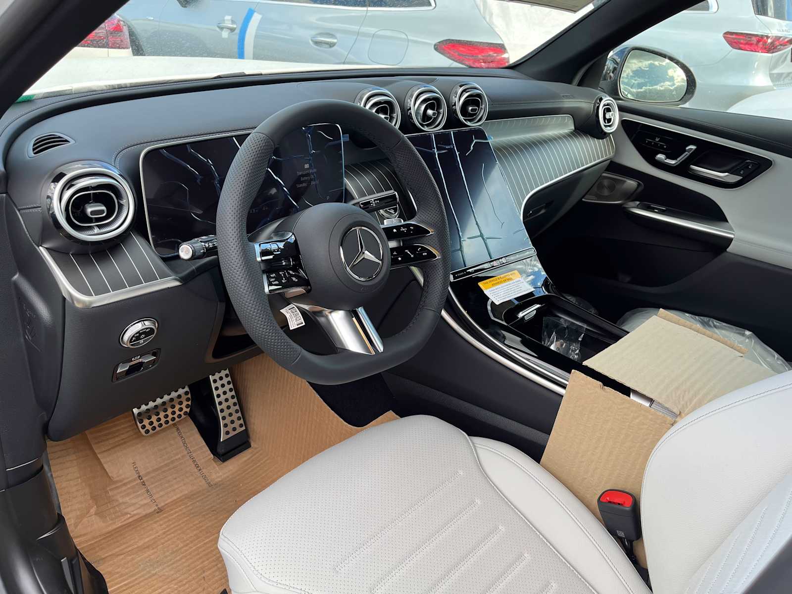 new 2025 Mercedes-Benz GLC 300 car