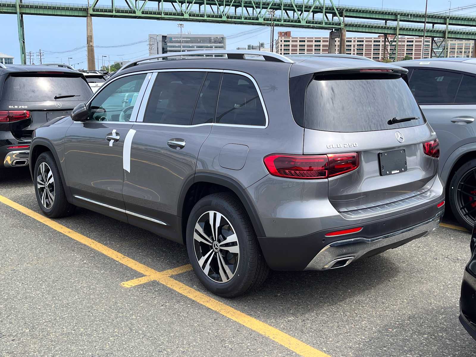 new 2025 Mercedes-Benz GLB 250 car
