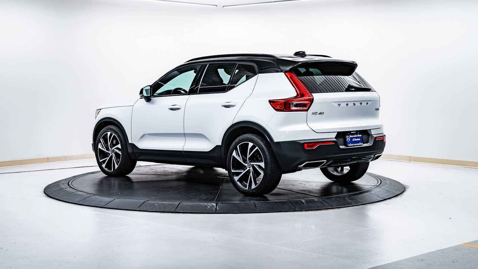 used 2020 Volvo XC40 car, priced at $25,713