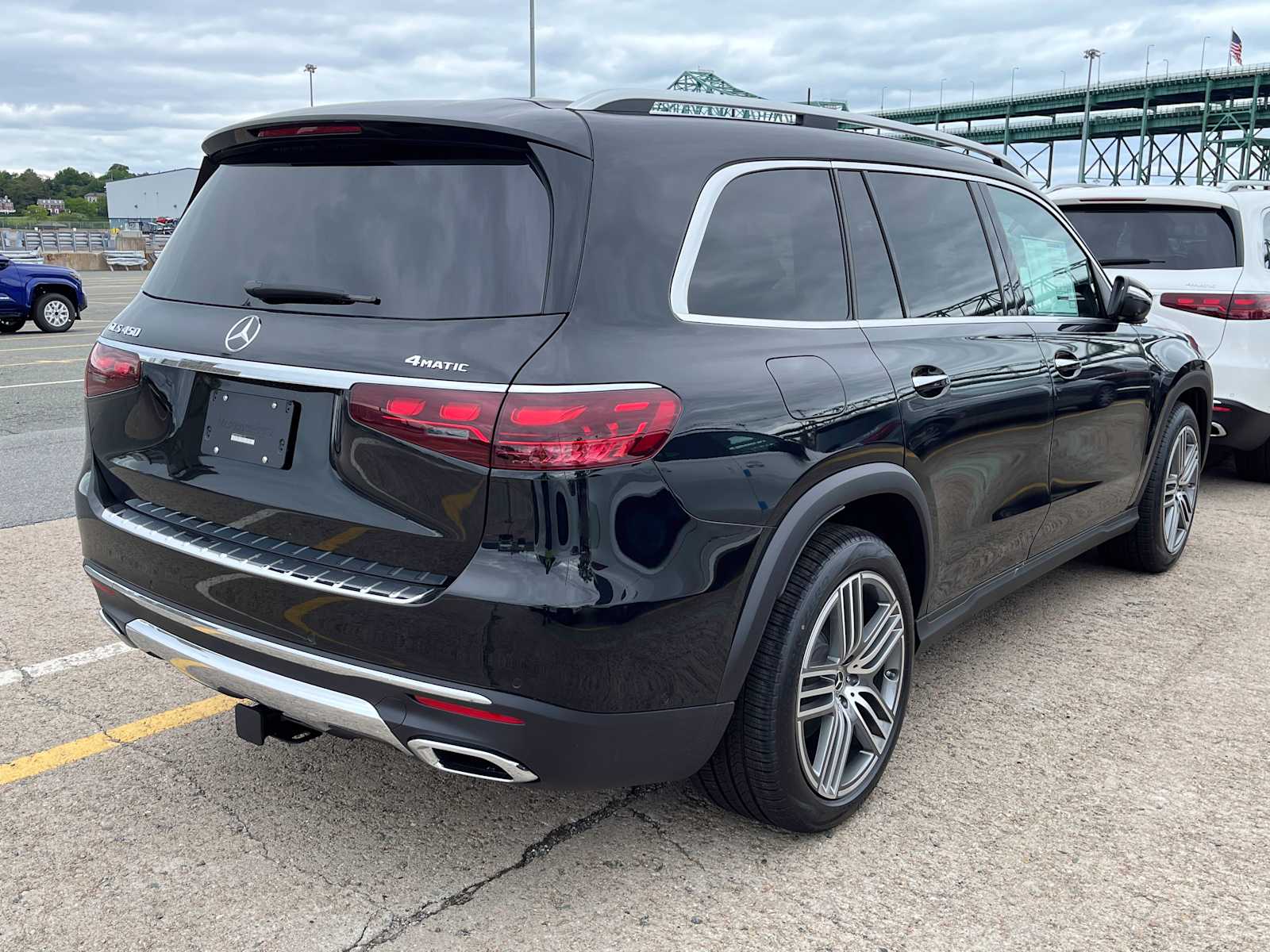 new 2025 Mercedes-Benz GLS 450 car