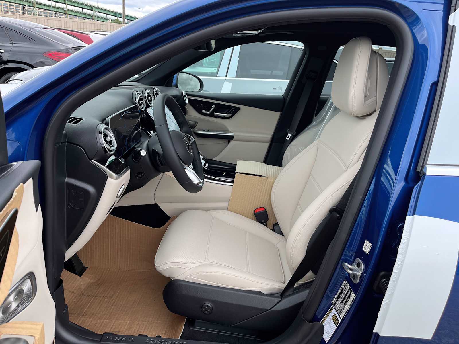 new 2025 Mercedes-Benz GLC 300 car