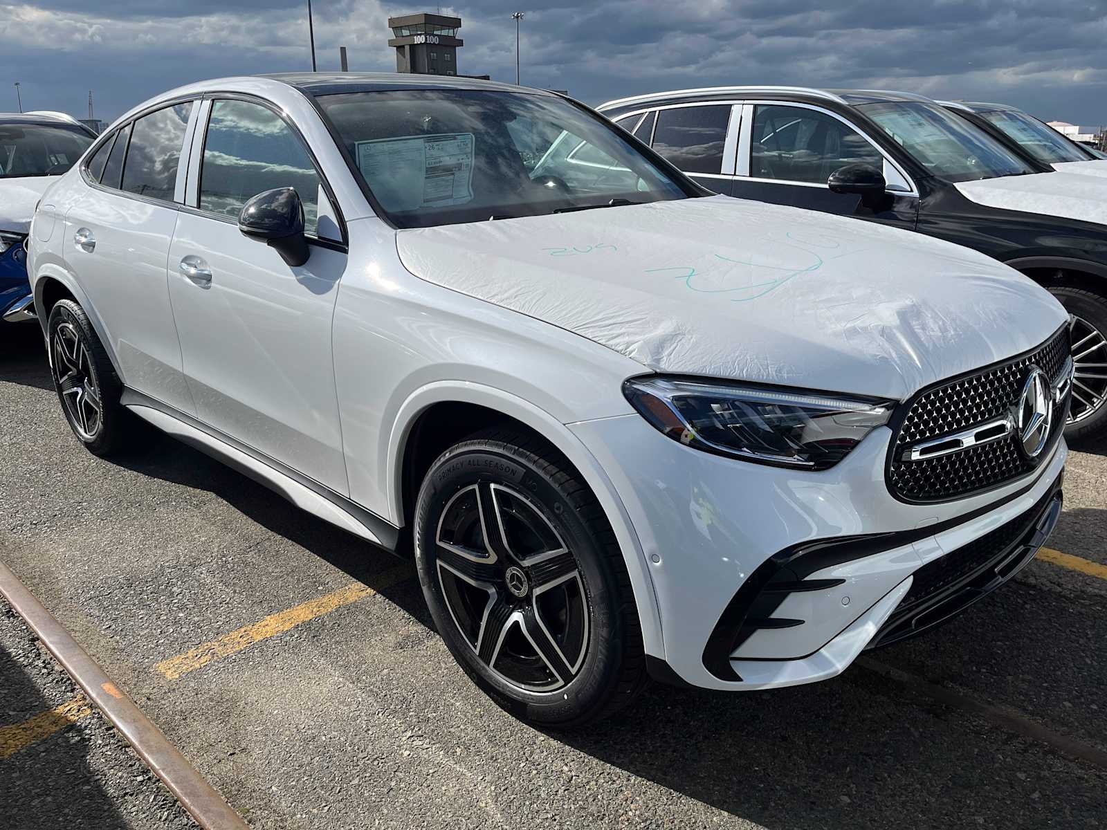 new 2025 Mercedes-Benz GLC 300 car