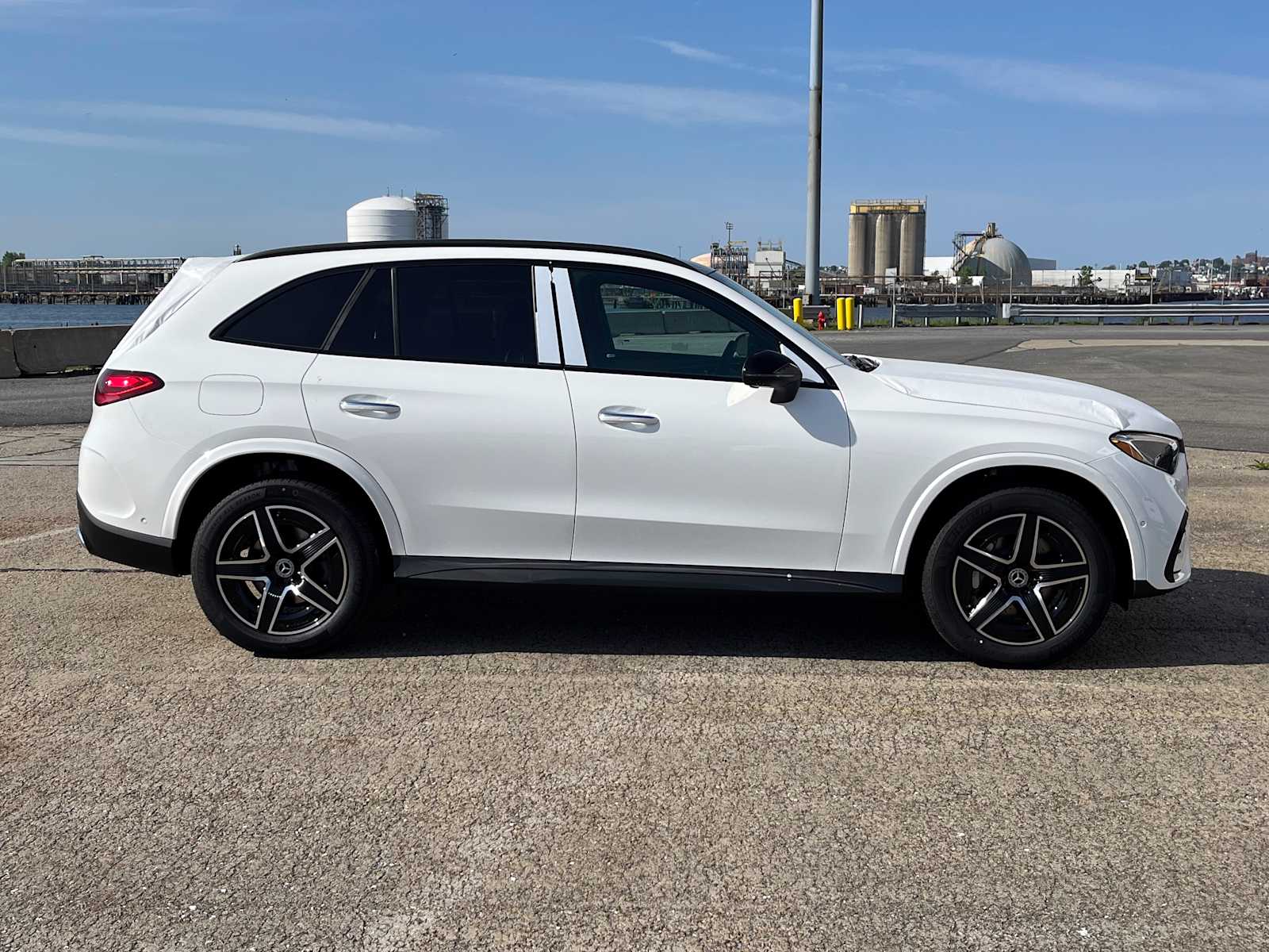new 2025 Mercedes-Benz GLC 300 car