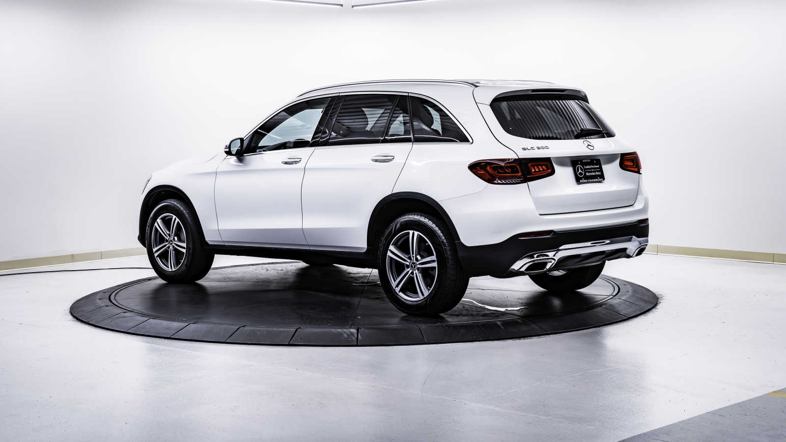 used 2020 Mercedes-Benz GLC 300 car, priced at $26,998