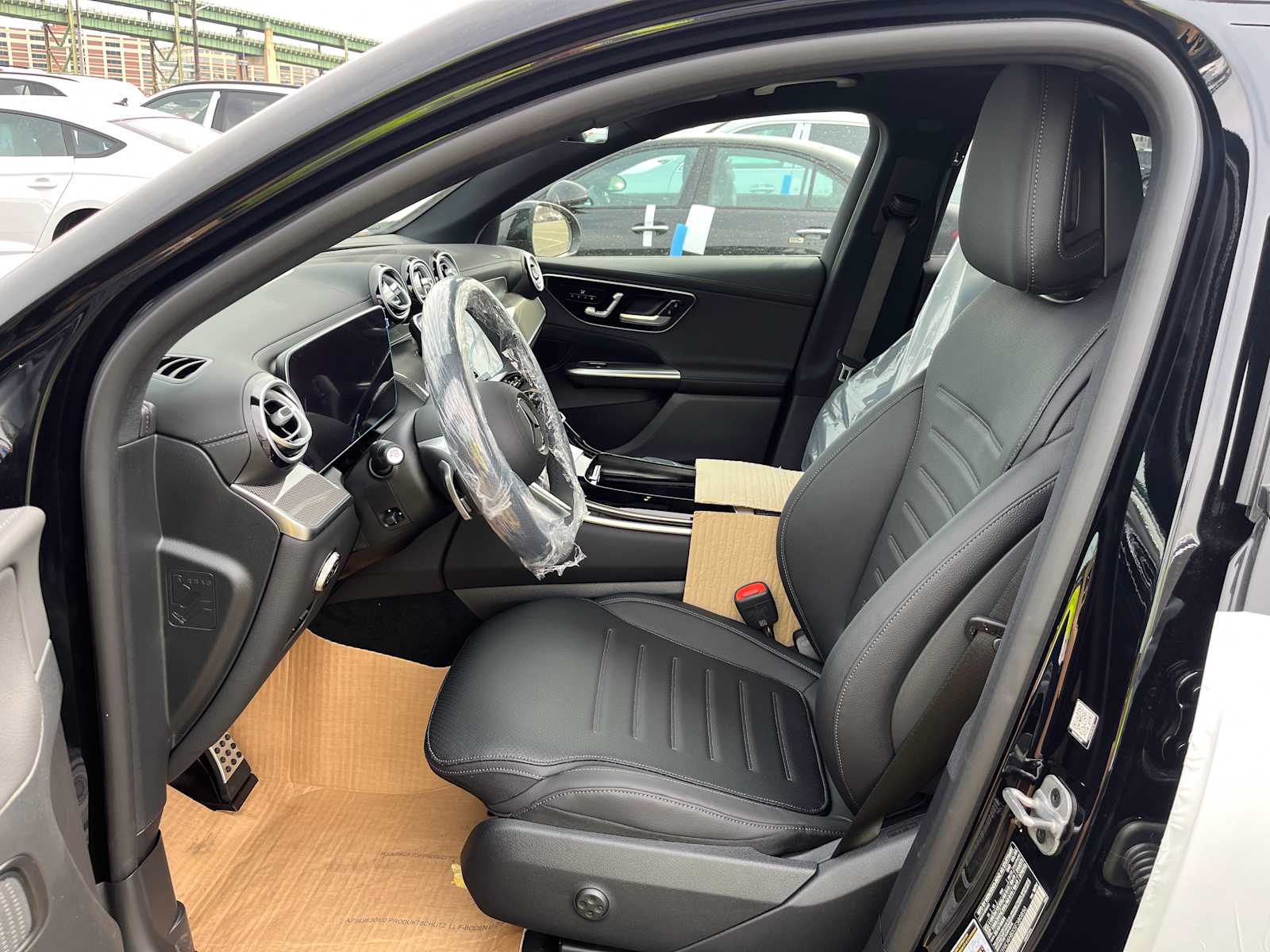 new 2025 Mercedes-Benz GLC 300 car
