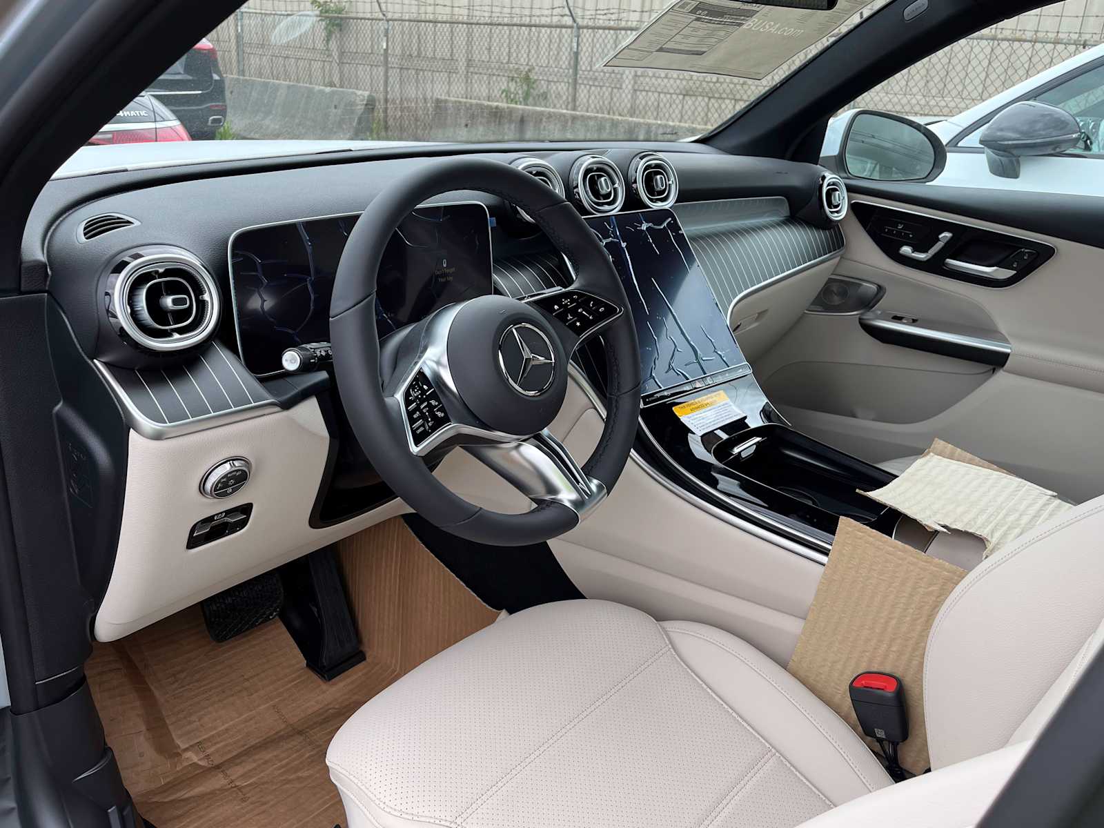 new 2025 Mercedes-Benz GLC 300 car