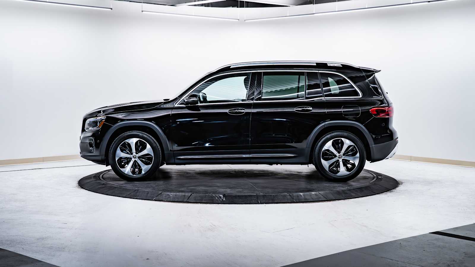 used 2025 Mercedes-Benz GLB 250 car, priced at $47,798