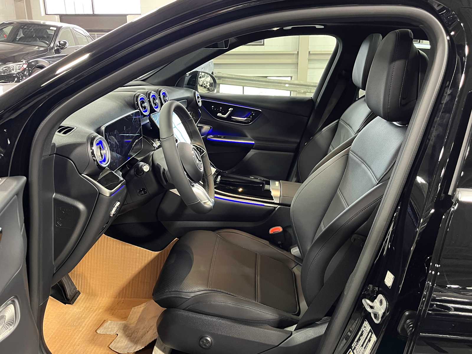 new 2025 Mercedes-Benz GLC 300 car