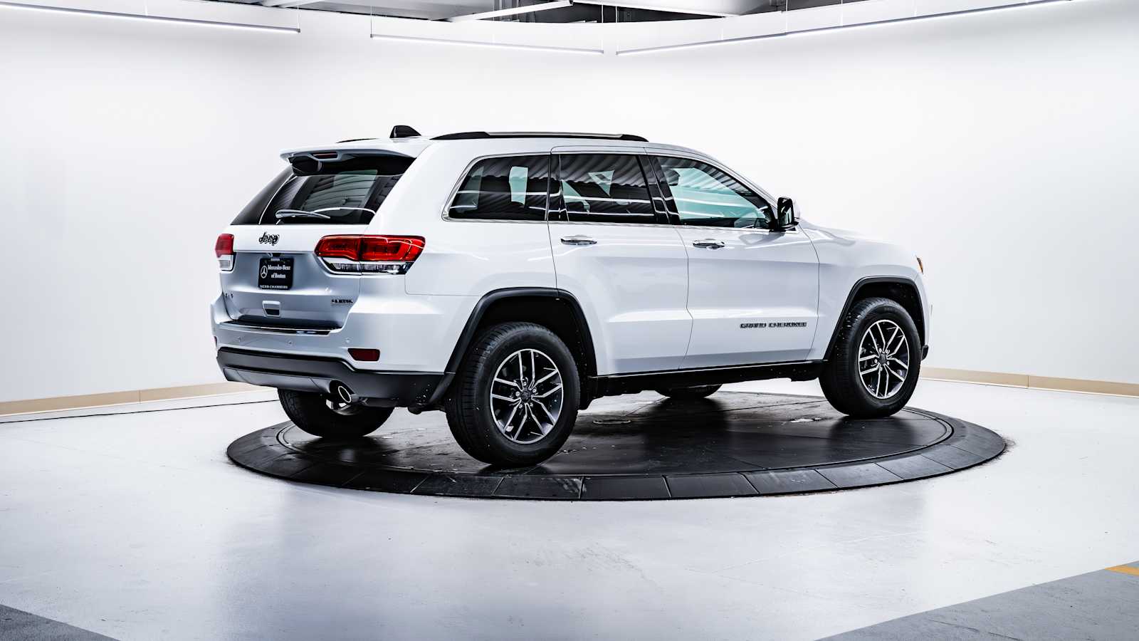 used 2019 Jeep Grand Cherokee car, priced at $22,498