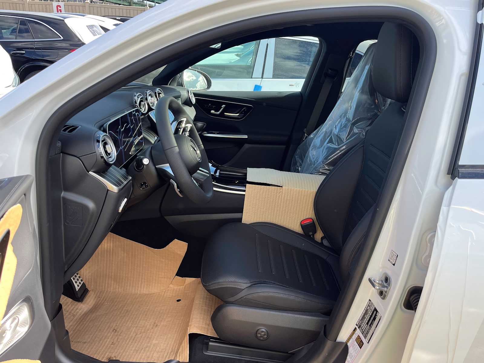 new 2025 Mercedes-Benz GLC 300 car