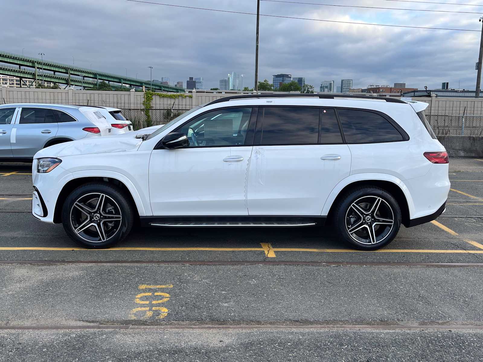 new 2025 Mercedes-Benz GLS 450 car