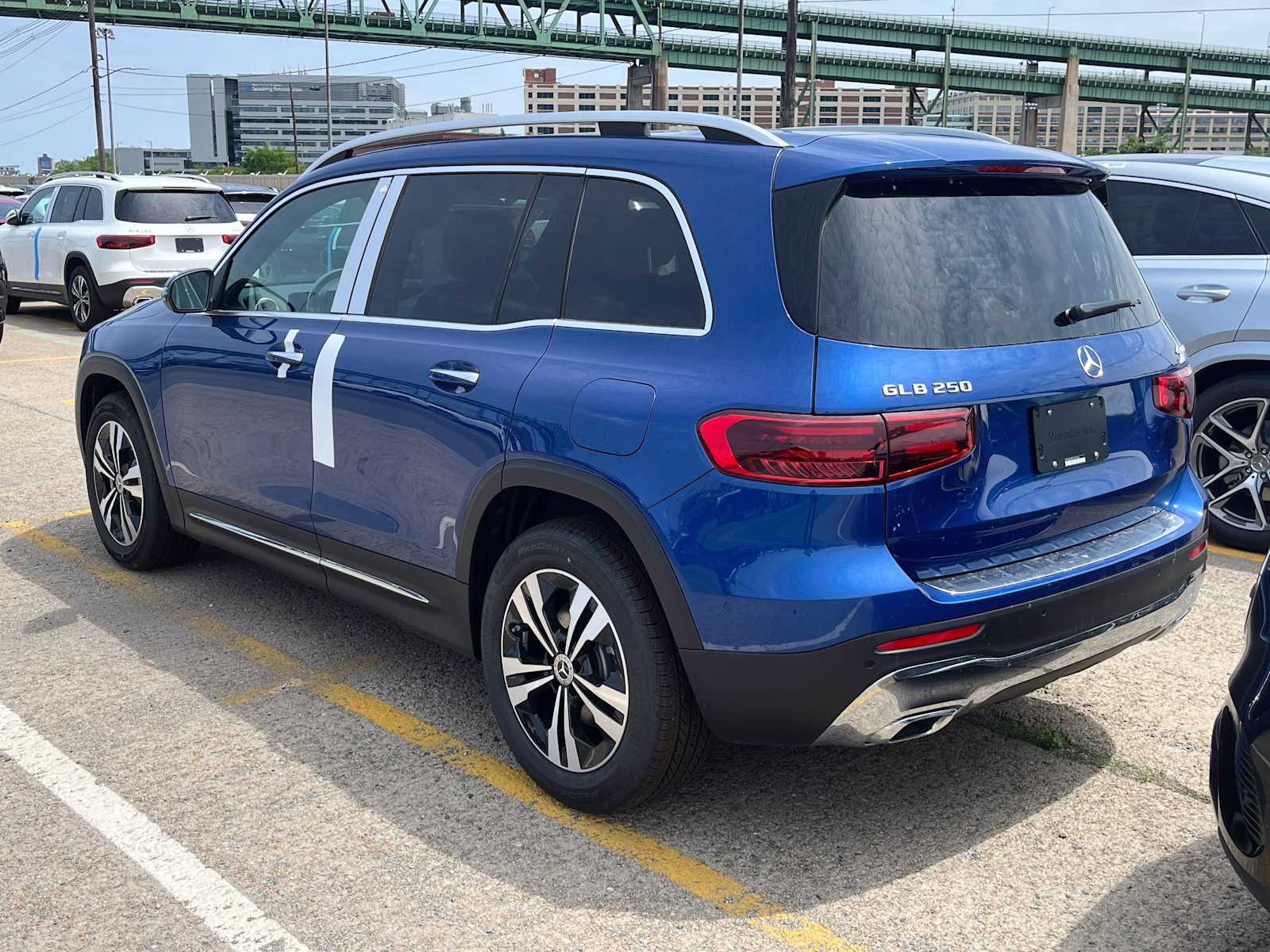 new 2025 Mercedes-Benz GLB 250 car