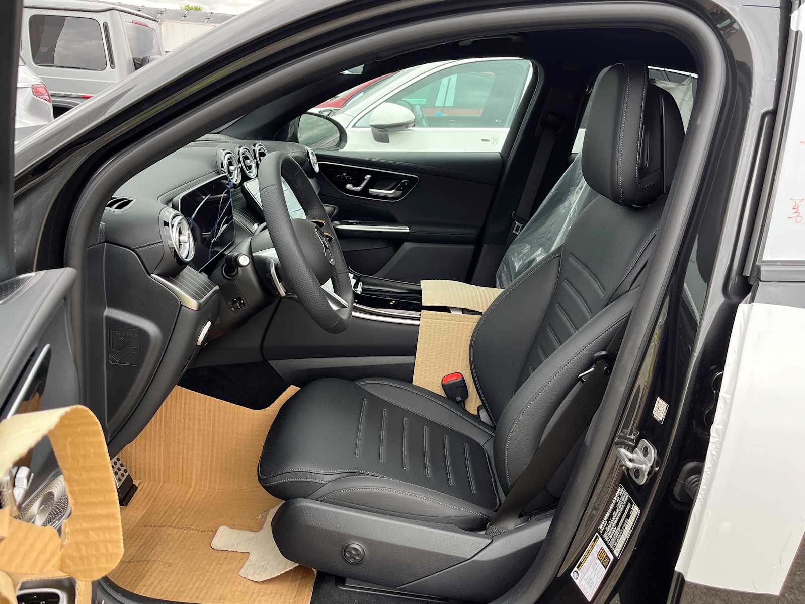 new 2025 Mercedes-Benz GLC 300 car