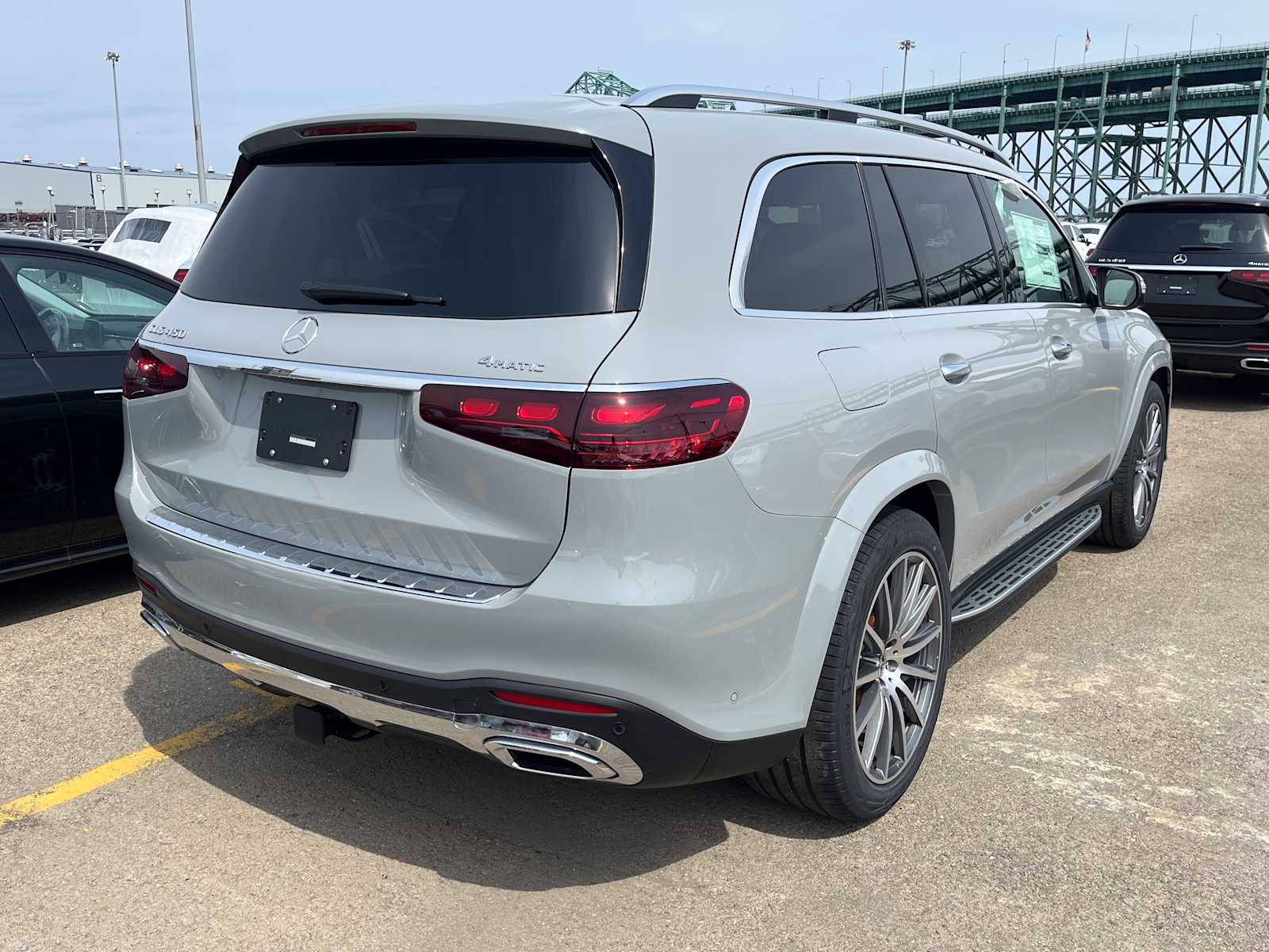 new 2025 Mercedes-Benz GLS 450 car