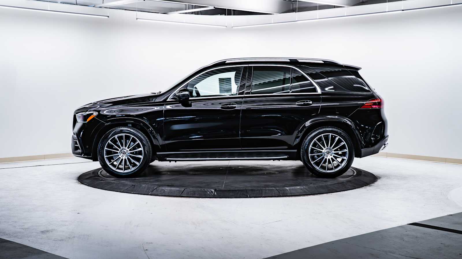 used 2024 Mercedes-Benz GLE 450 car, priced at $69,998