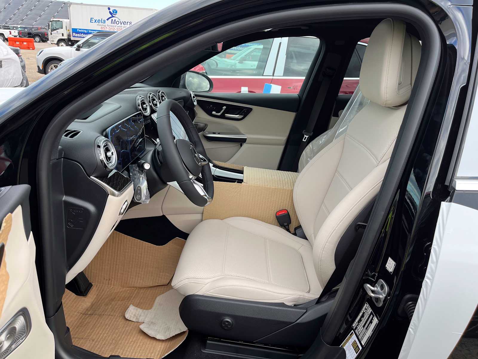 new 2025 Mercedes-Benz GLC 300 car