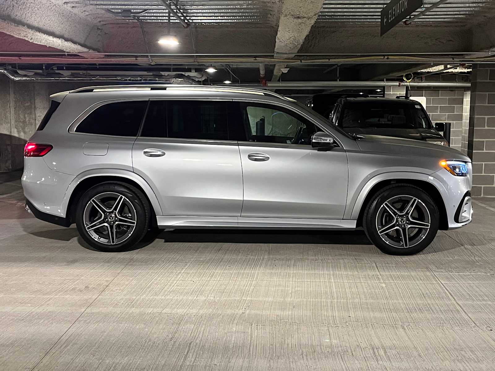 new 2025 Mercedes-Benz GLS 450 car