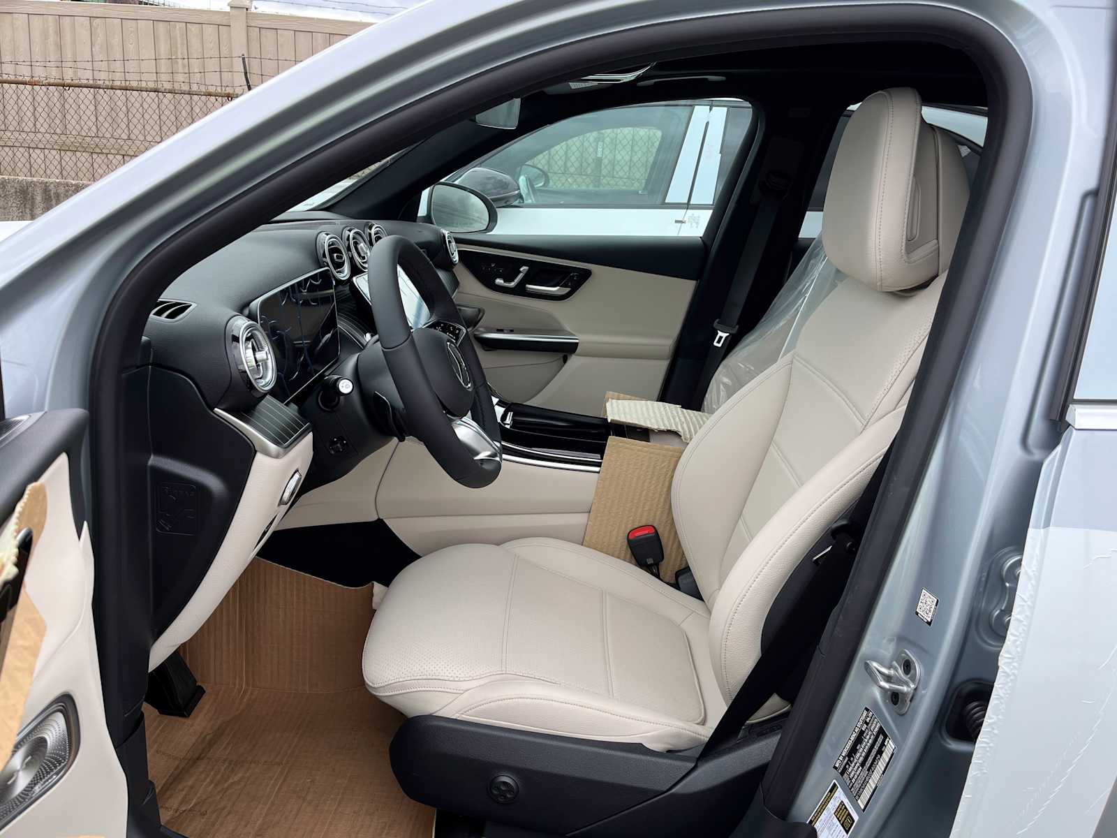new 2025 Mercedes-Benz GLC 300 car