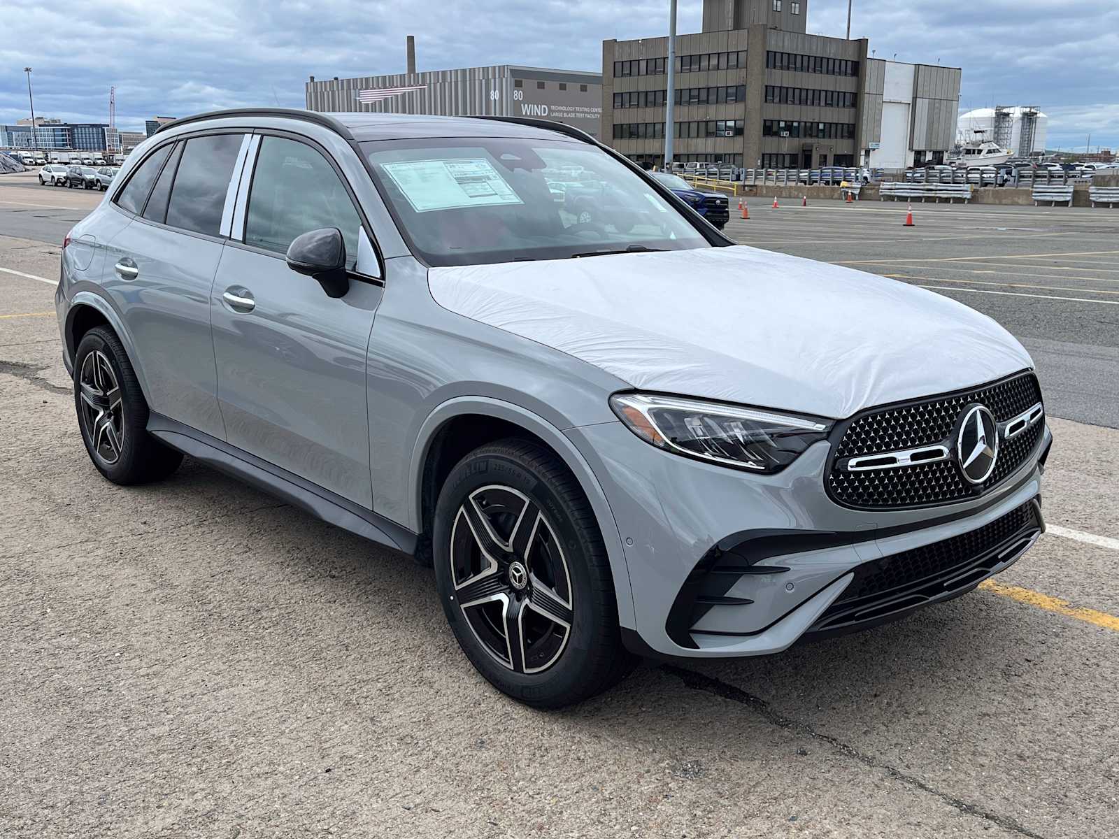 new 2025 Mercedes-Benz GLC 300 car