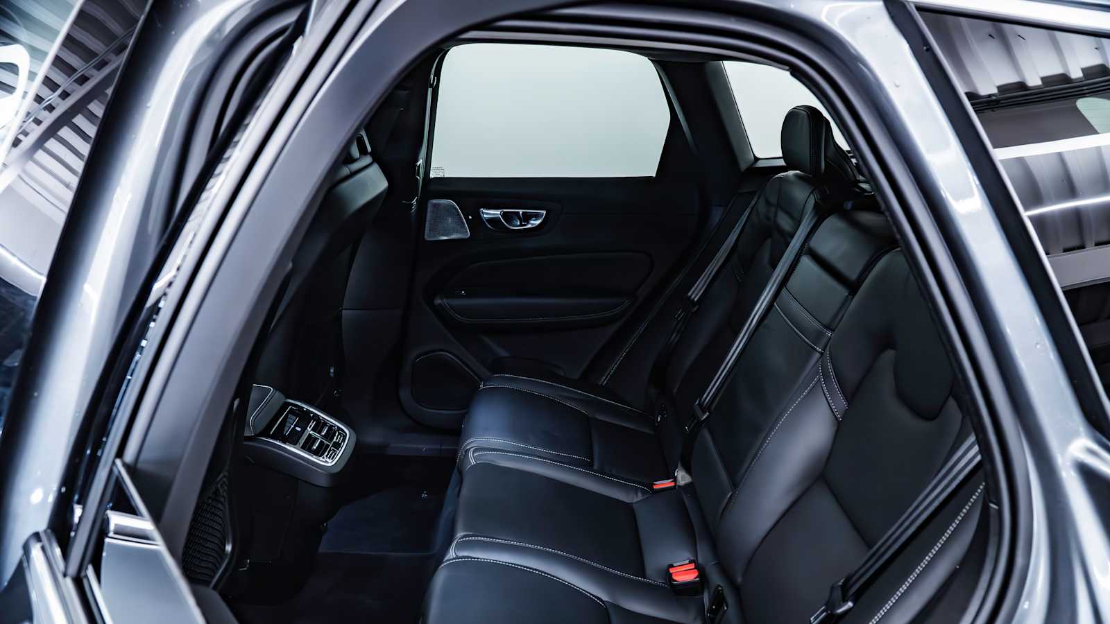 used 2021 Volvo XC60 car, priced at $27,998