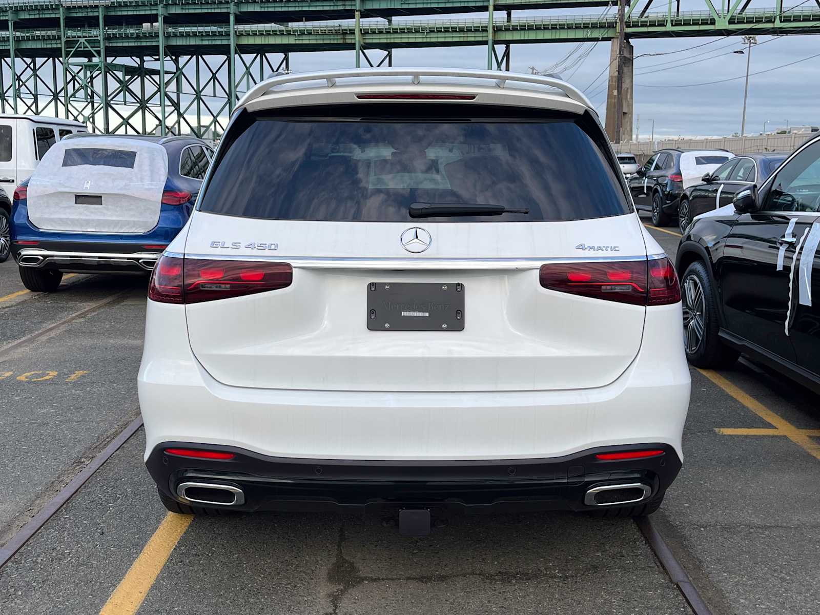 new 2025 Mercedes-Benz GLS 450 car