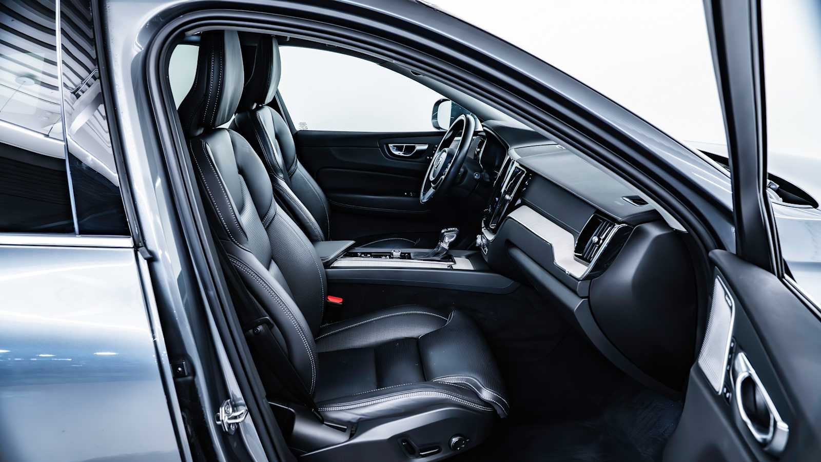 used 2021 Volvo XC60 car, priced at $27,998