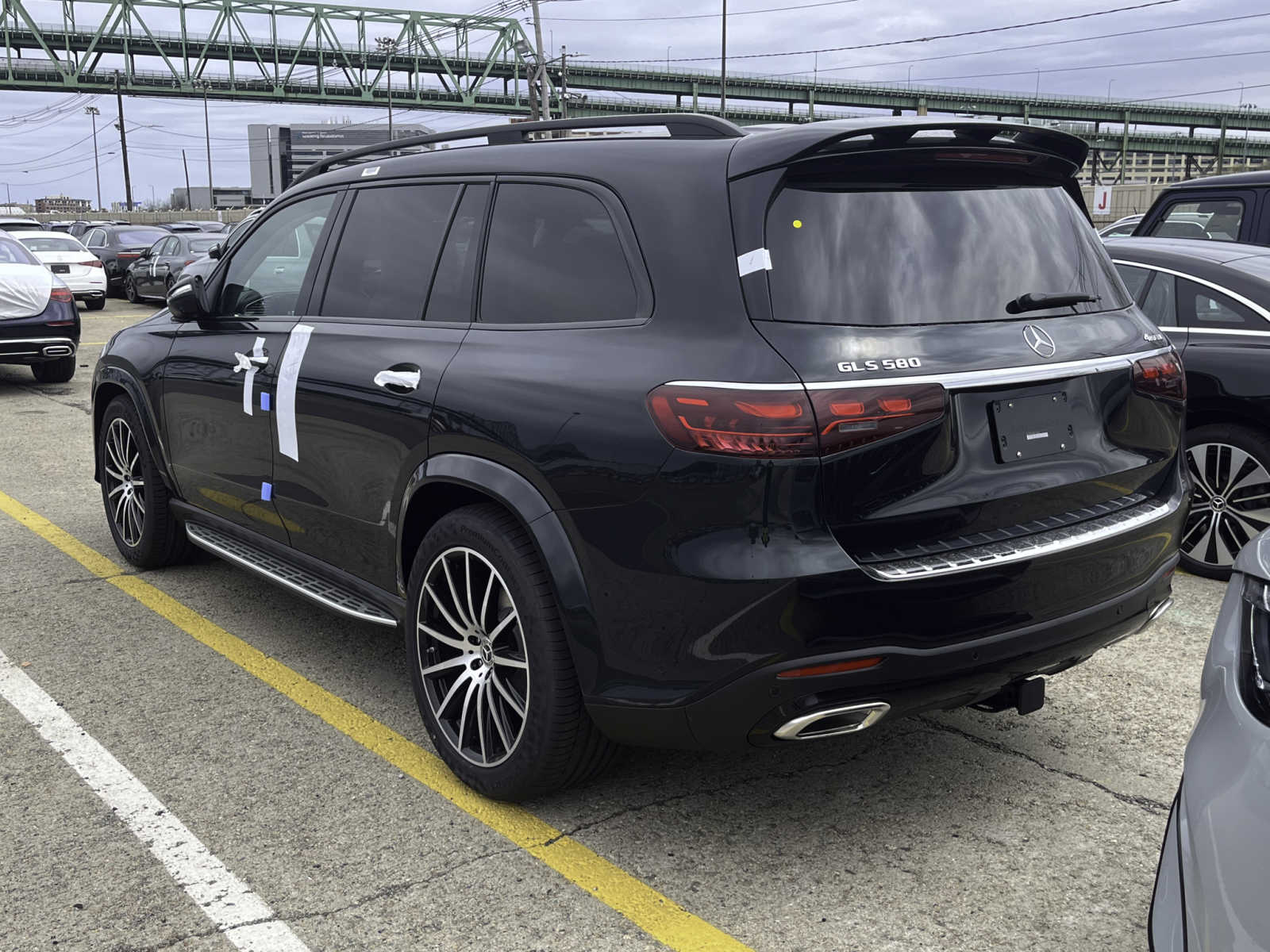 new 2024 Mercedes-Benz GLS 580 car