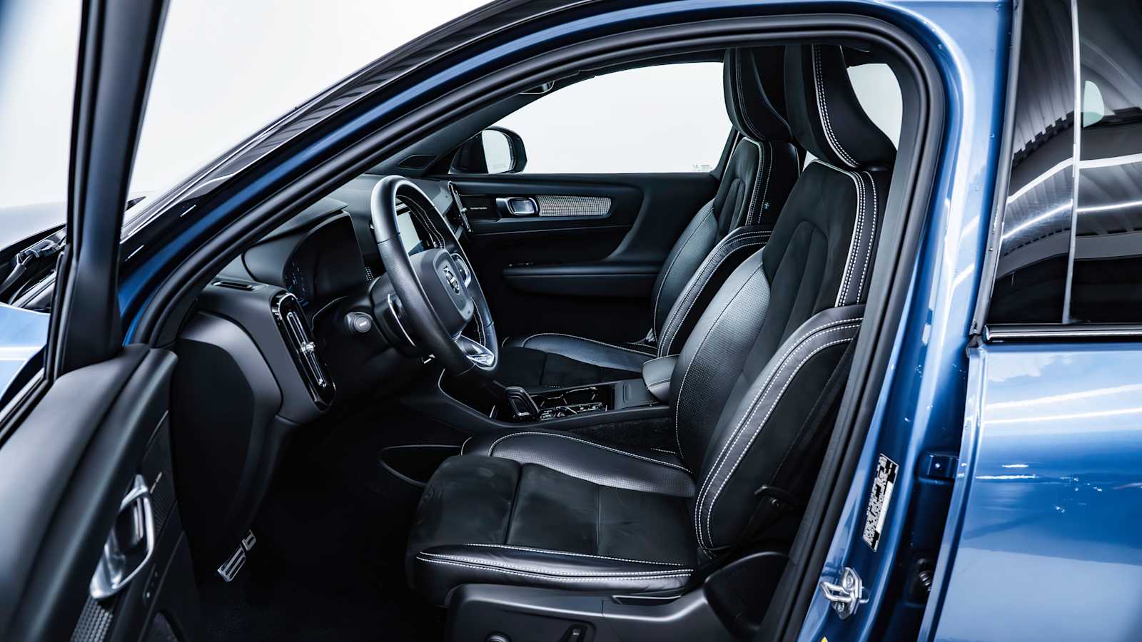 used 2020 Volvo XC40 car, priced at $15,945