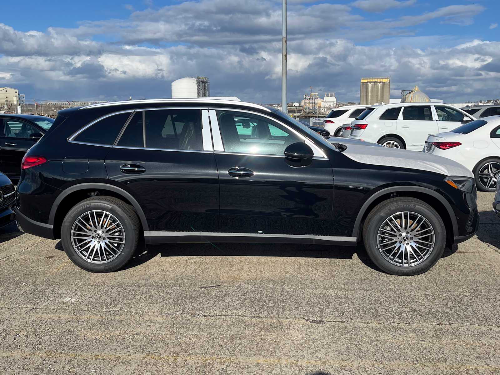 new 2025 Mercedes-Benz GLC 300 car