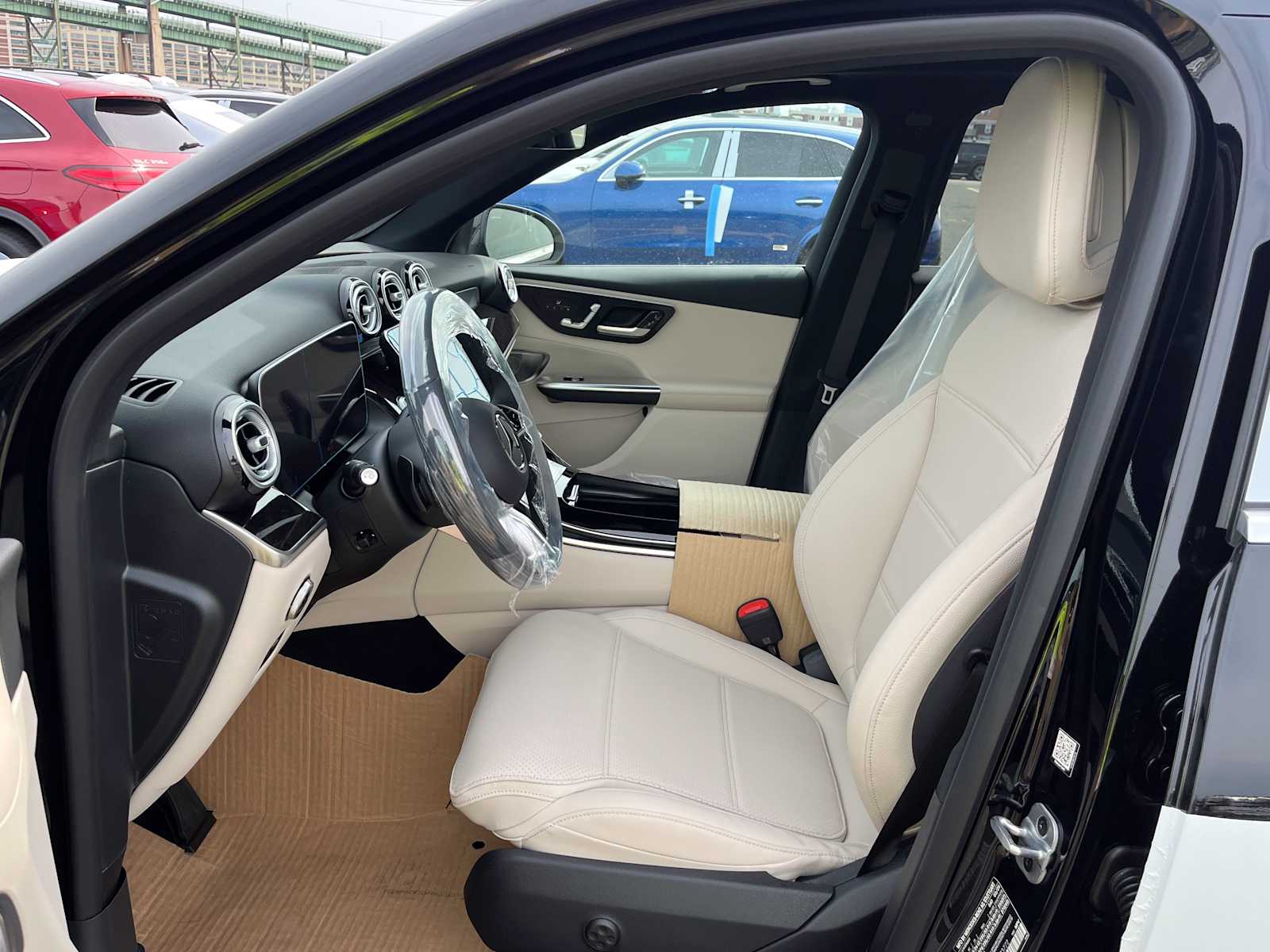 new 2025 Mercedes-Benz GLC 300 car