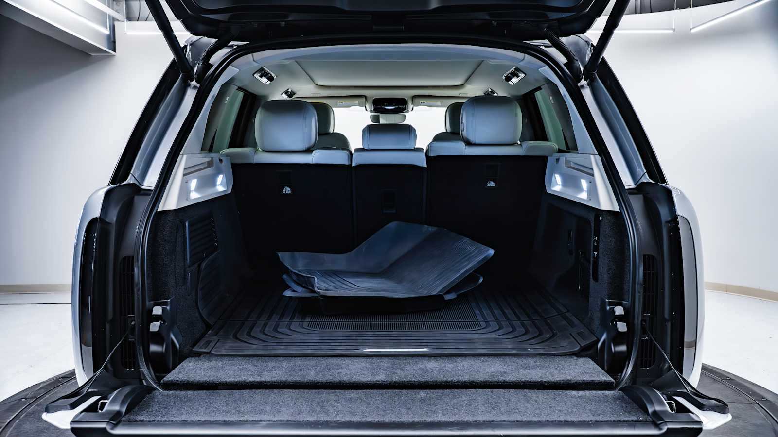 used 2023 Land Rover Range Rover car, priced at $108,998