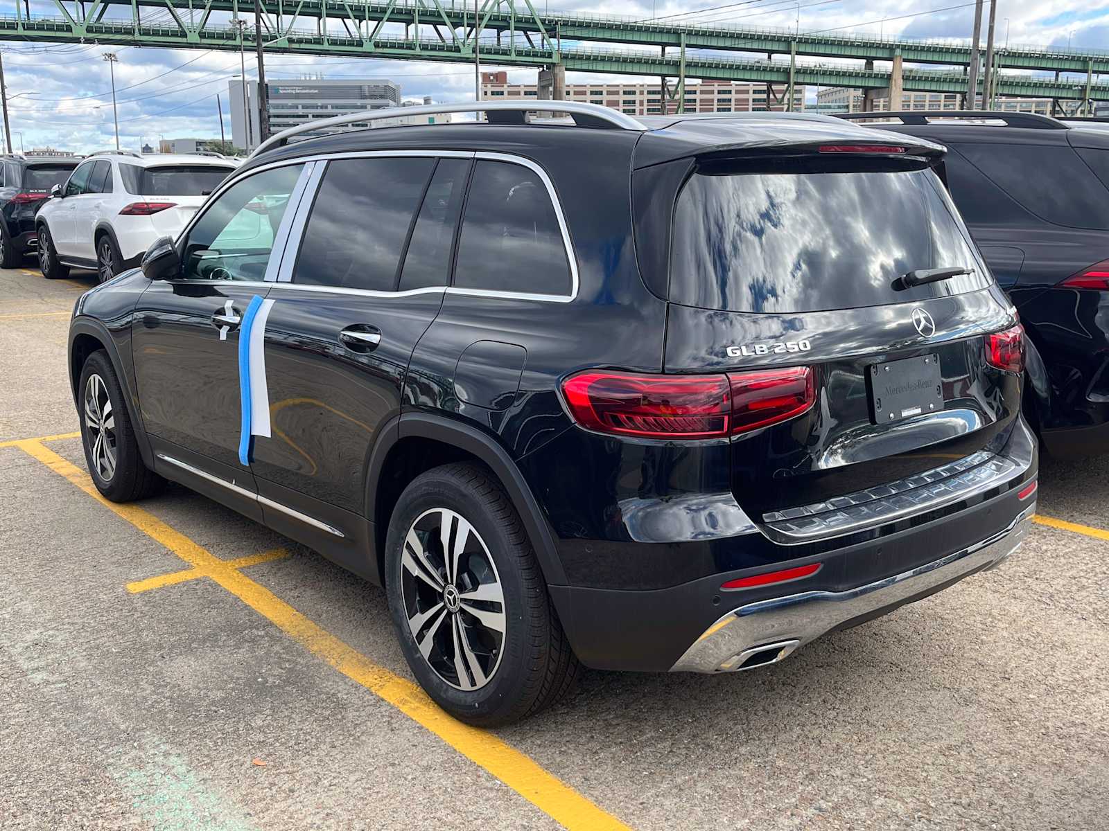 new 2025 Mercedes-Benz GLB 250 car