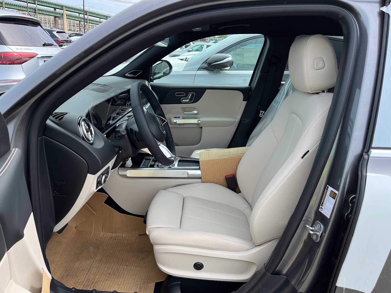 new 2025 Mercedes-Benz GLB 250 car