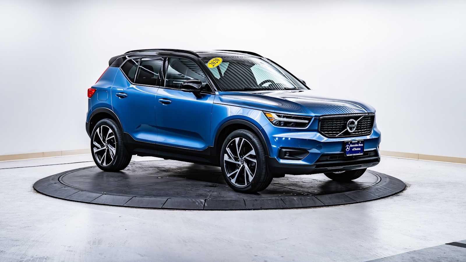 used 2020 Volvo XC40 car, priced at $15,945