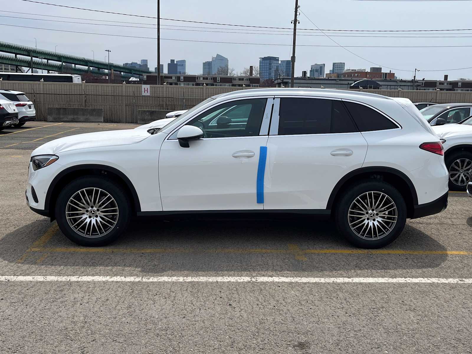 new 2025 Mercedes-Benz GLC 300 car