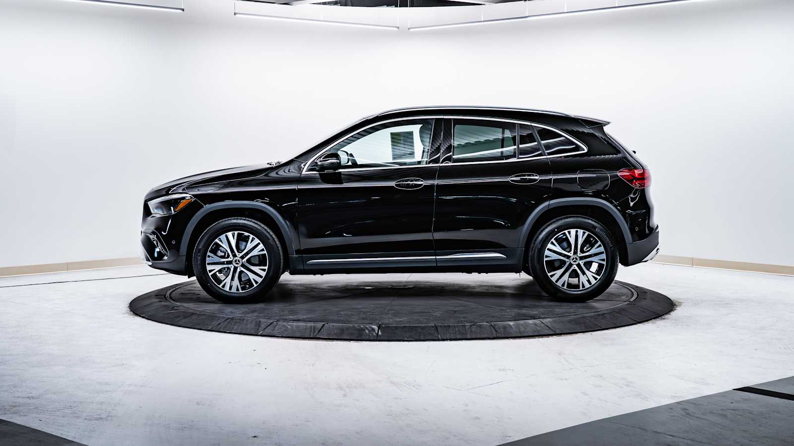 used 2025 Mercedes-Benz GLA 250 car, priced at $43,888