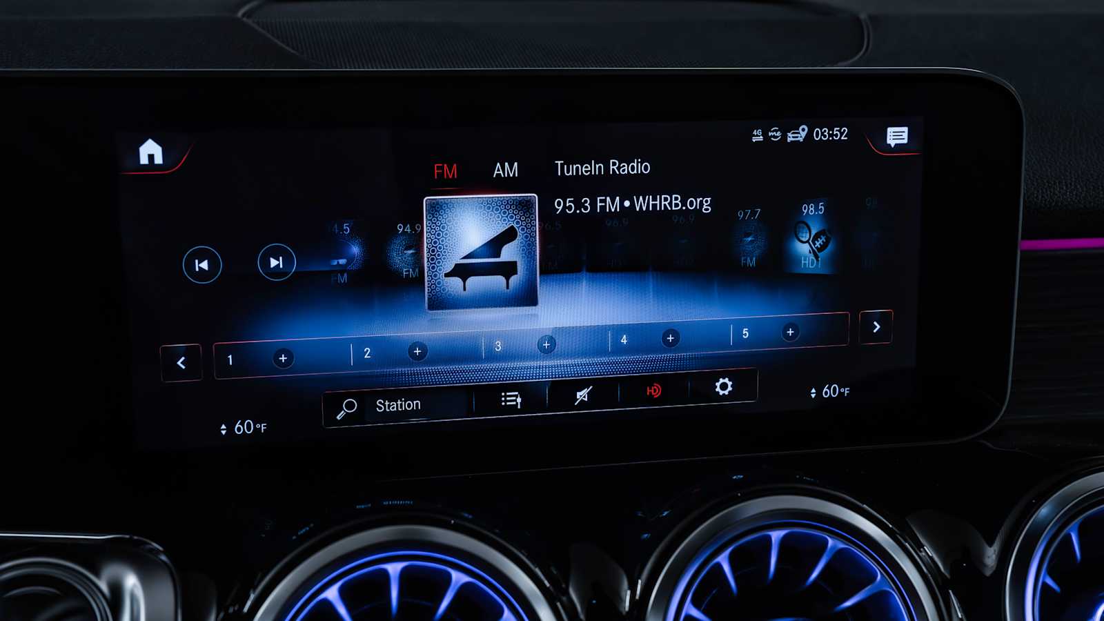 used 2020 Mercedes-Benz GLB 250 car, priced at $28,998