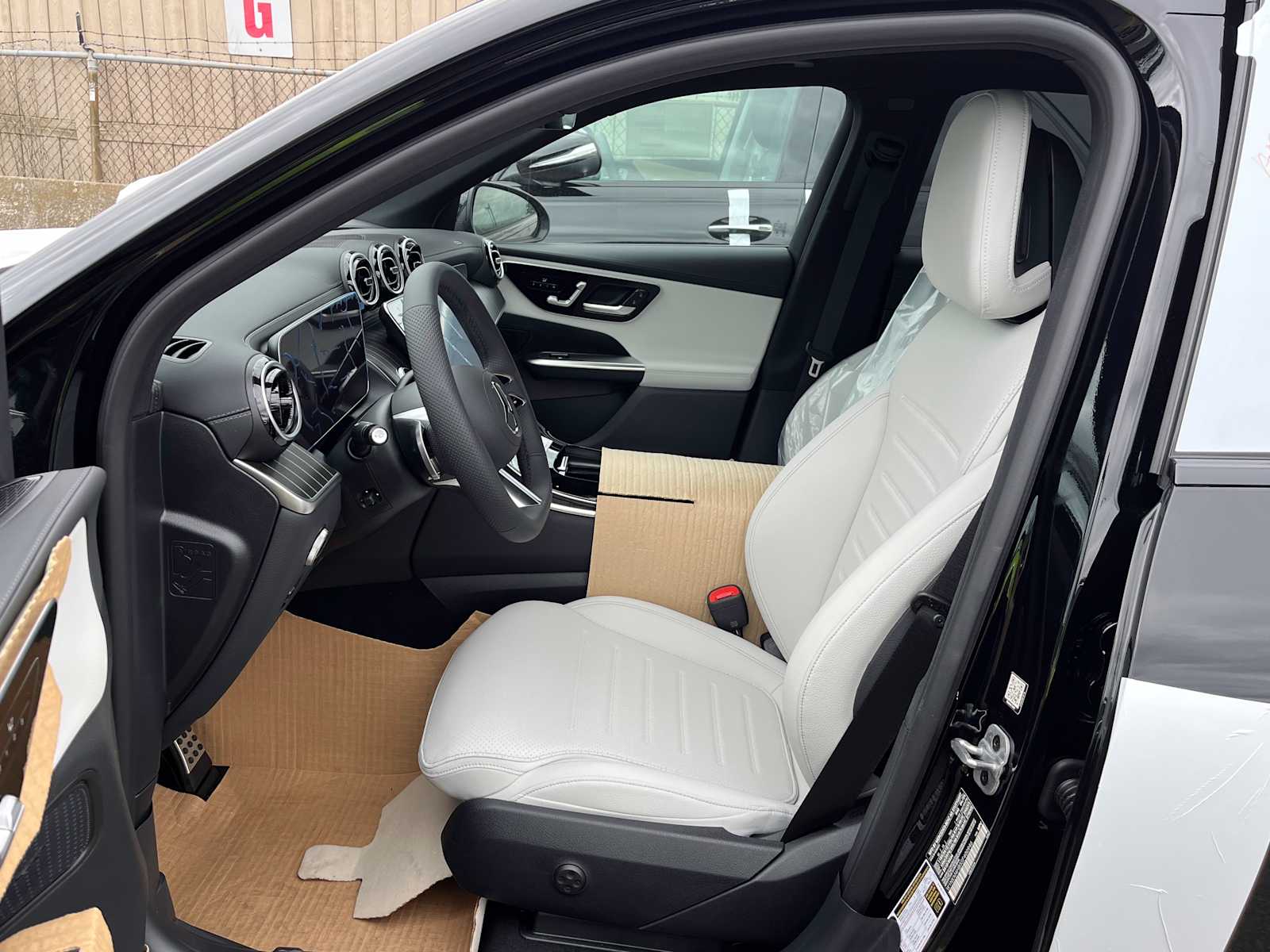 new 2025 Mercedes-Benz GLC 300 car