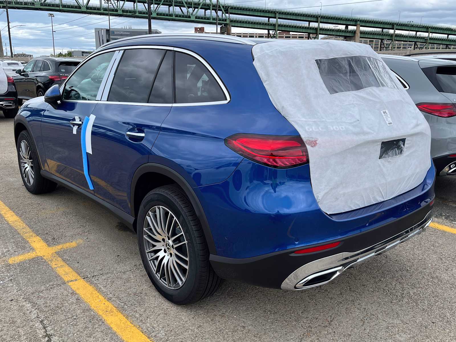 new 2025 Mercedes-Benz GLC 300 car