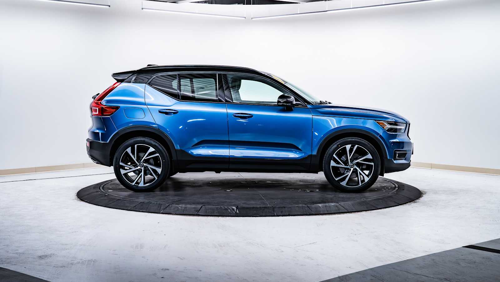 used 2020 Volvo XC40 car, priced at $15,945
