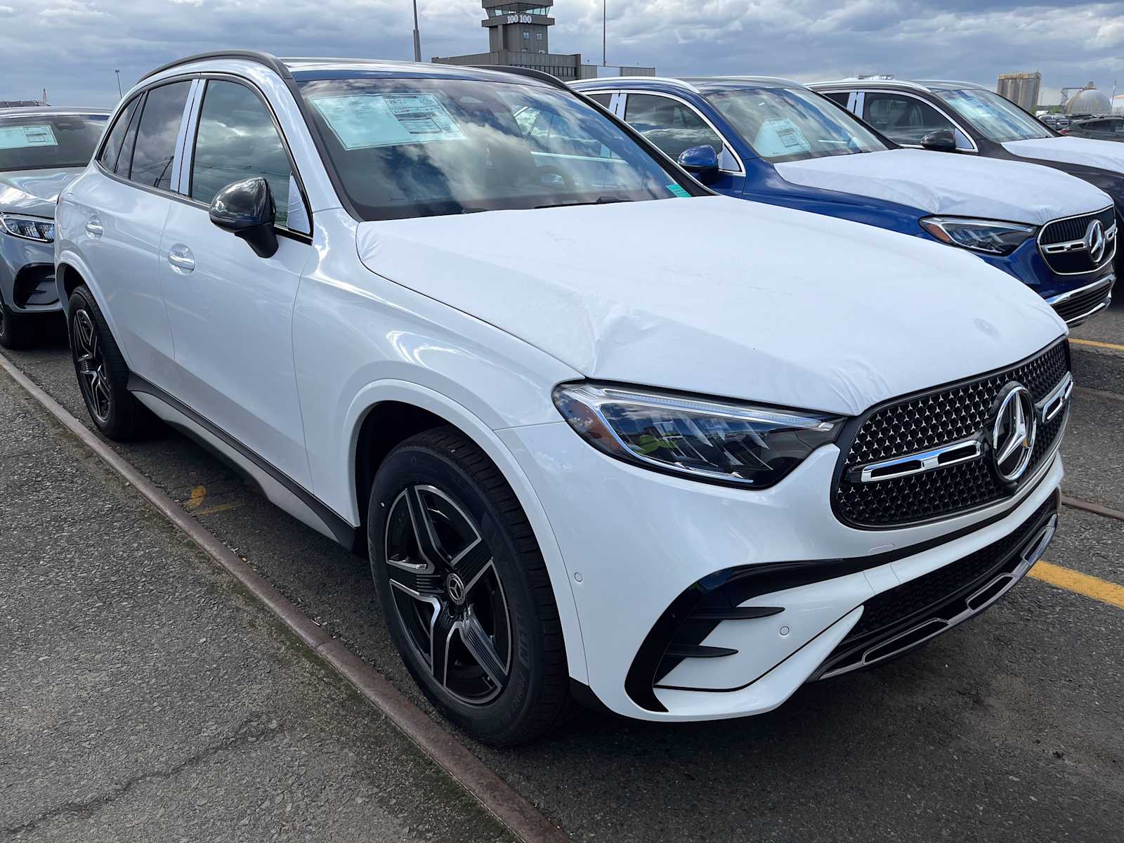 new 2025 Mercedes-Benz GLC 300 car