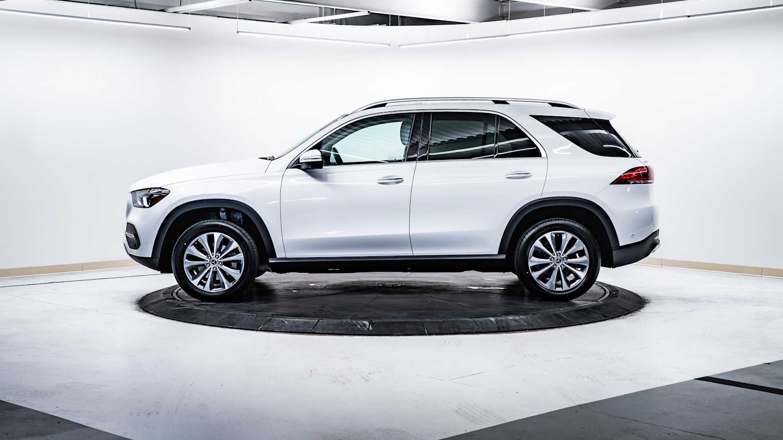 used 2022 Mercedes-Benz GLE 350 car, priced at $44,998