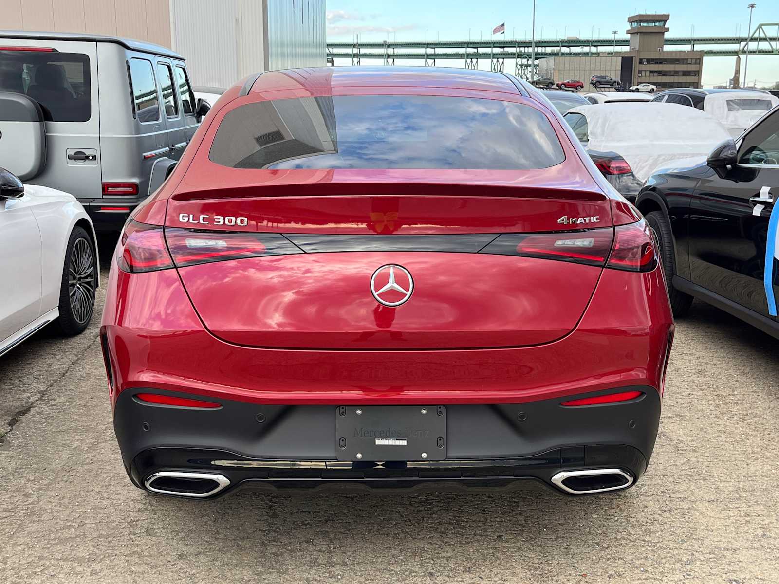 new 2025 Mercedes-Benz GLC 300 car