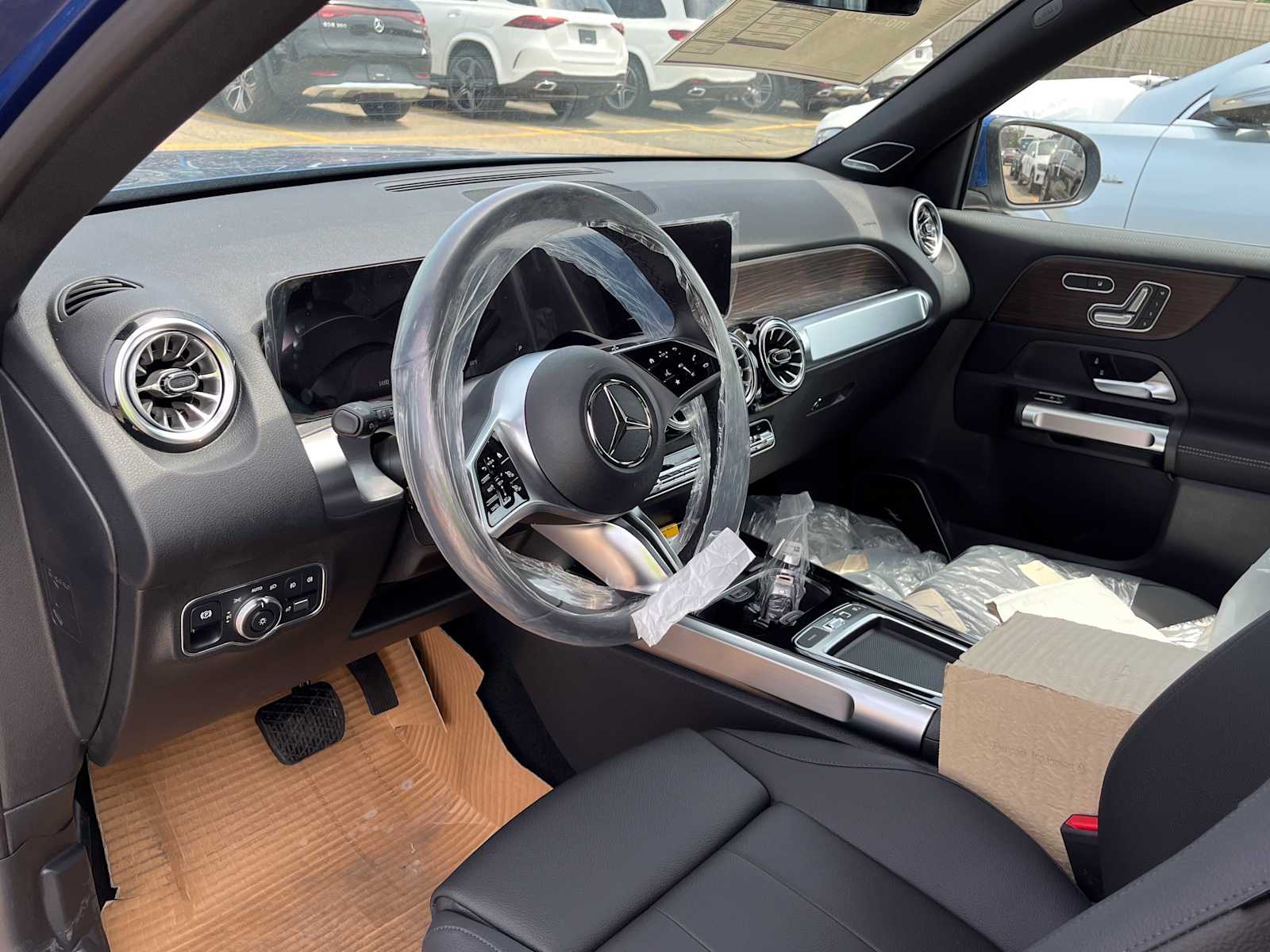 new 2025 Mercedes-Benz GLB 250 car