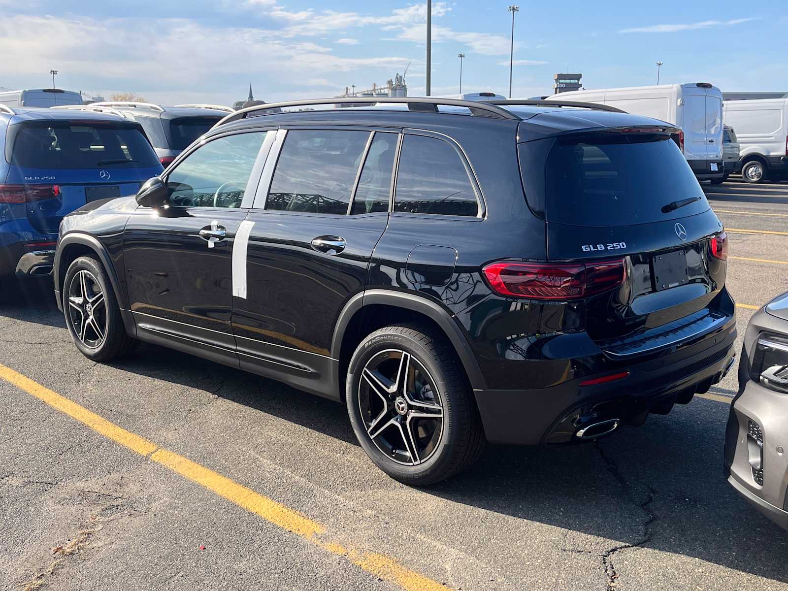 new 2025 Mercedes-Benz GLB 250 car