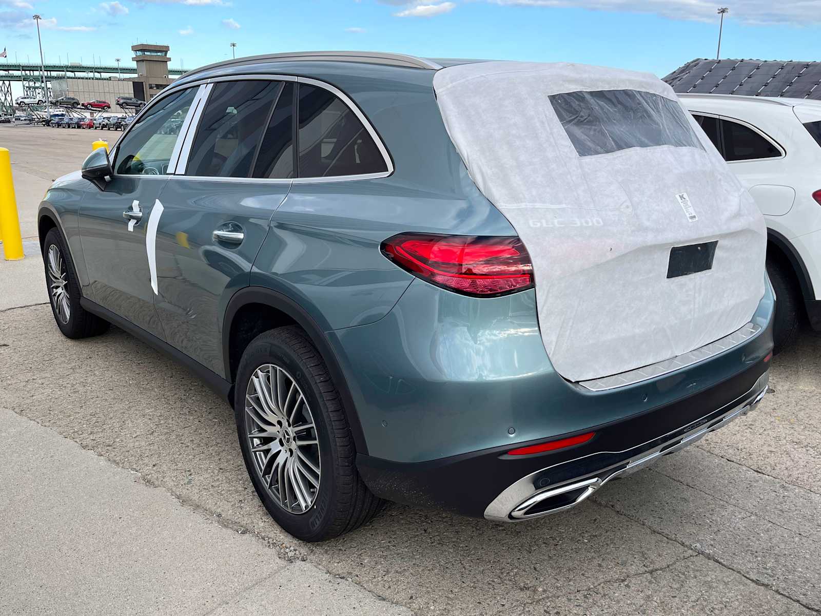 new 2025 Mercedes-Benz GLC 300 car