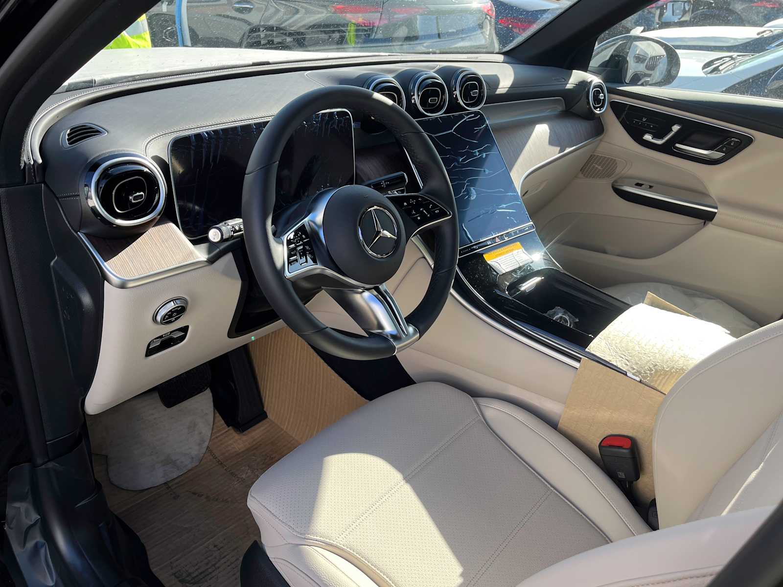 new 2025 Mercedes-Benz GLC 300 car